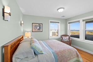 Primary Bedroom - Queen - Second Floor
