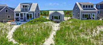 Cozy Cape Cottage—Deck & Views of Cape Cod Bay