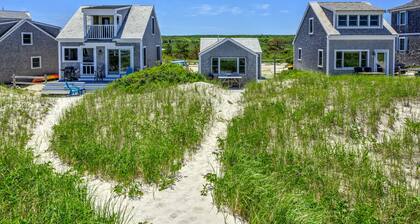 Cozy Cape Cottage—Deck & Views of Cape Cod Bay