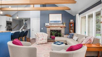 Televisión y chimenea