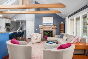 TV, fireplace