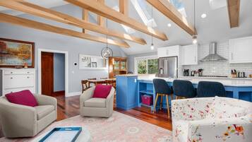 Televisión y chimenea