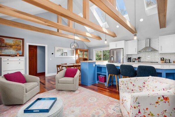 Televisión y chimenea 