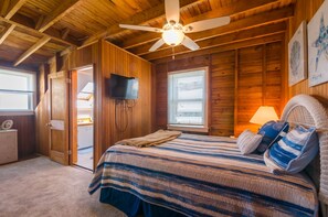 5 bedrooms, iron/ironing board, WiFi - Oceanview Retreat w/ Private Beach Access (Bourne)