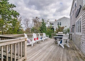 Outdoor dining - Quiet Cape Cottage—Deck, Firepit & AC (East Sandwich)