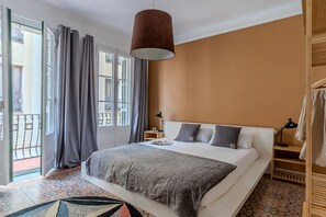 3 bedrooms, desk, travel crib, WiFi