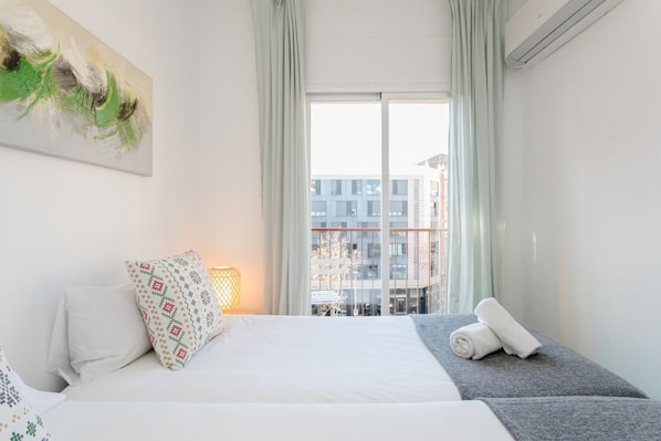 3 slaapkamers, reisbedje, wifi, beddengoed