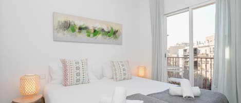 3 bedrooms, travel cot, WiFi, bed sheets