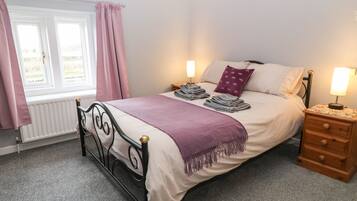 Cottage | 4 bedrooms, individually decorated, individually furnished, free WiFi