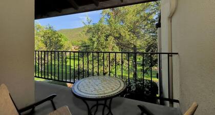 Canyon Mesa Getaway by Casago