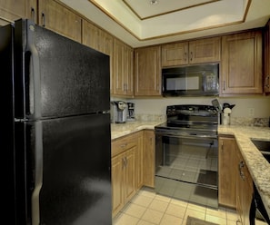 Condo, 2 Bedrooms | Private kitchen
