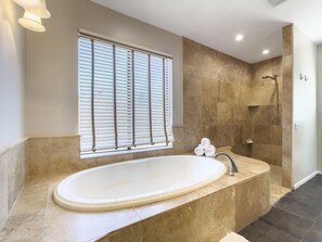 Casa, 5 quartos | Banheiro | Toalhas de banho 