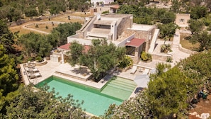 A residential property with a swimming pool, stone buildings, and surrounding greenery. - 2457 Villa Allegra by Perle di Puglia (Castrignano del Capo)