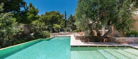 Sesongbasert utendørsbasseng