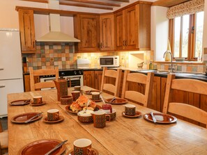 Fridge, dishwasher, electric kettle, toaster - Stone Barn (Holsworthy)