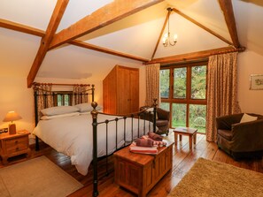 5 bedrooms, individually decorated, individually furnished, free WiFi