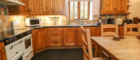 Frigorífico, lavavajillas, hervidor eléctrico y tostadora