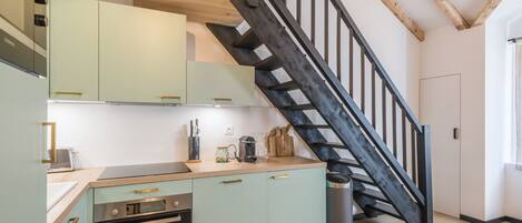 Fridge, microwave, dishwasher, coffee/tea maker