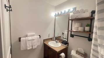 Hårføner, håndklær, såpe og sjampo