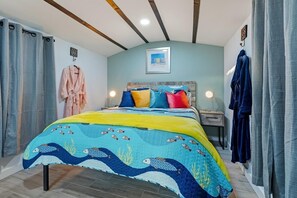 2 bedrooms, desk, iron/ironing board, free WiFi