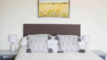 Apartamento, 1 cama de matrimonio | 1 dormitorio, tabla de planchar con plancha, wifi gratis y ropa de cama