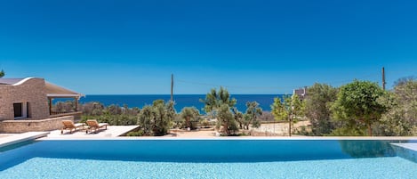 Piscine extérieure (ouverte en saison)