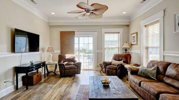 Townhome, 3 Bedrooms | Living room