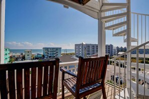 Maison mitoyenne, 3 chambres | Balcon