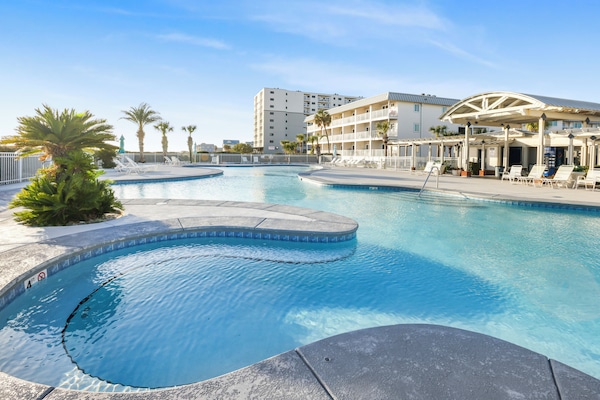 Piscina coberta i piscina a l'aire lliure