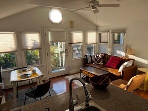 Smart TV, books - Free standing 1940s Artists Cottage East End near Commercial St. Parking! A/C! (Provincetown)