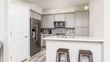 Townhome, 2 Bedrooms | Private kitchen