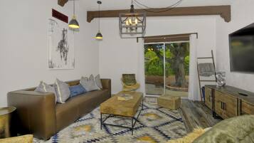 House, 2 Bedrooms | Living room