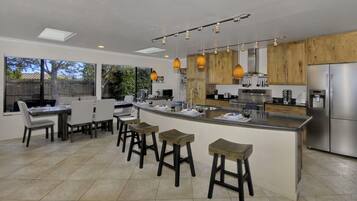 House, 3 Bedrooms | Private kitchen