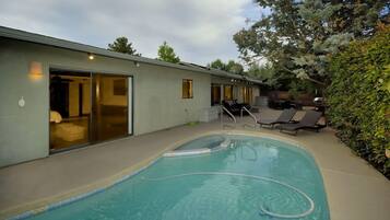 House, 3 Bedrooms | Private pool