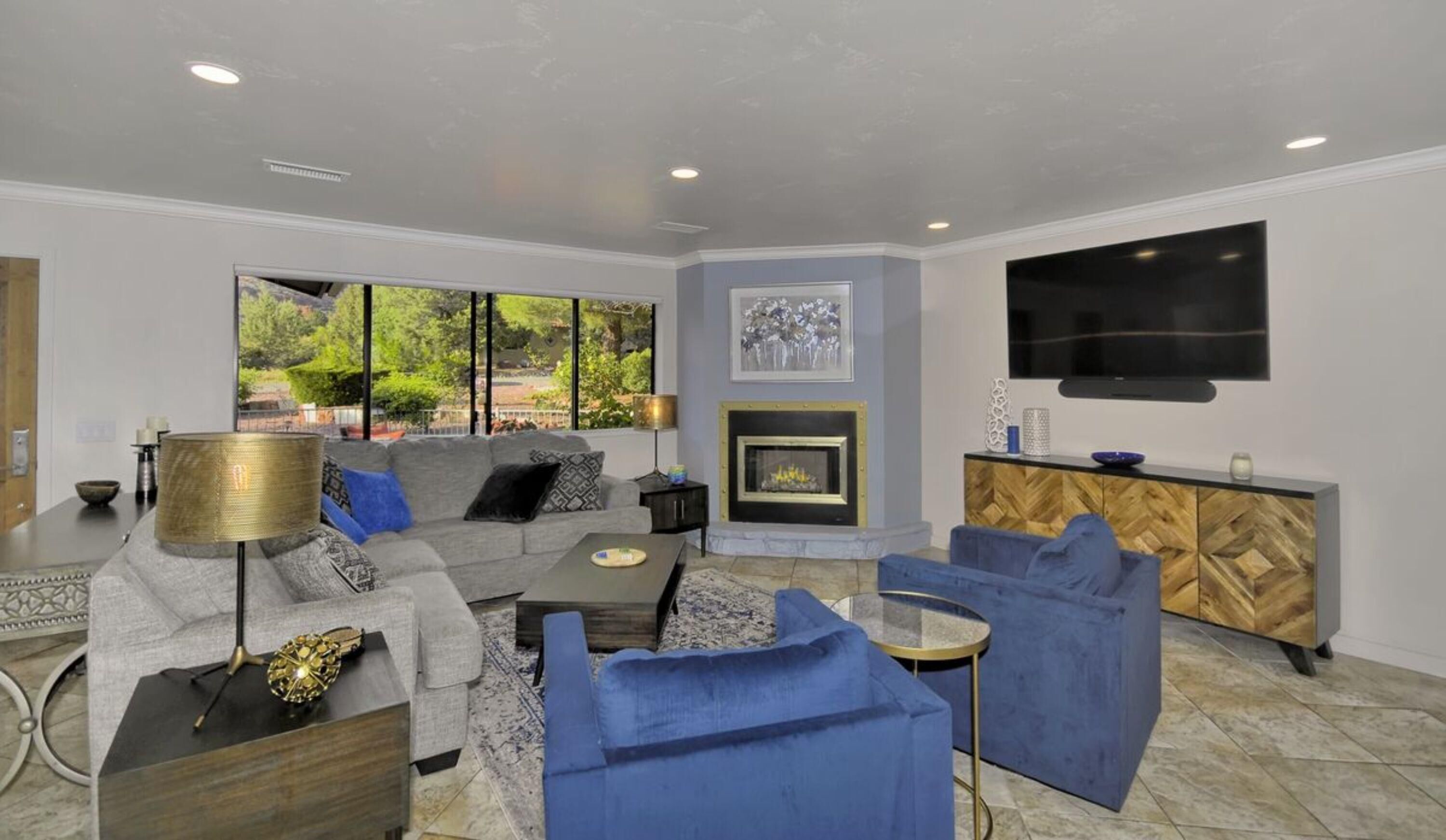 House, 3 Bedrooms | Living room