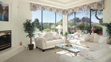 House, 3 Bedrooms | Living room