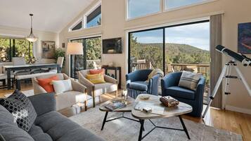 House, 3 Bedrooms | Living room