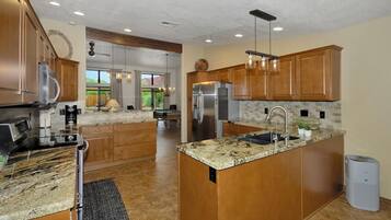 Casa, 3 habitaciones | Cocina privada