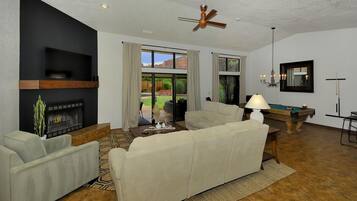 House, 3 Bedrooms | Living room