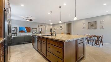 House, 4 Bedrooms | Private kitchen