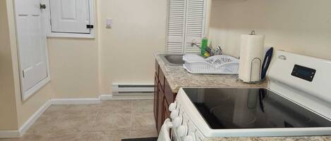 Cookware/dishes/utensils