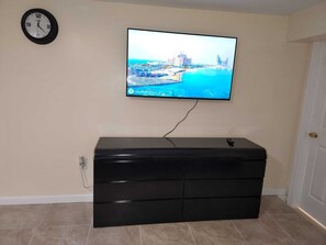 Interior - Mamas Love Apartment (Newark)