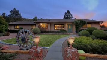 House, 2 Bedrooms | Exterior