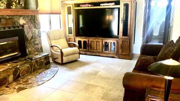 House, 2 Bedrooms | Living room