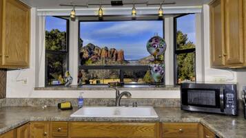 House, 2 Bedrooms | Private kitchenette