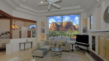 House, 4 Bedrooms | Living room