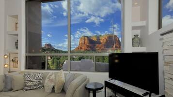 House, 4 Bedrooms | Living room