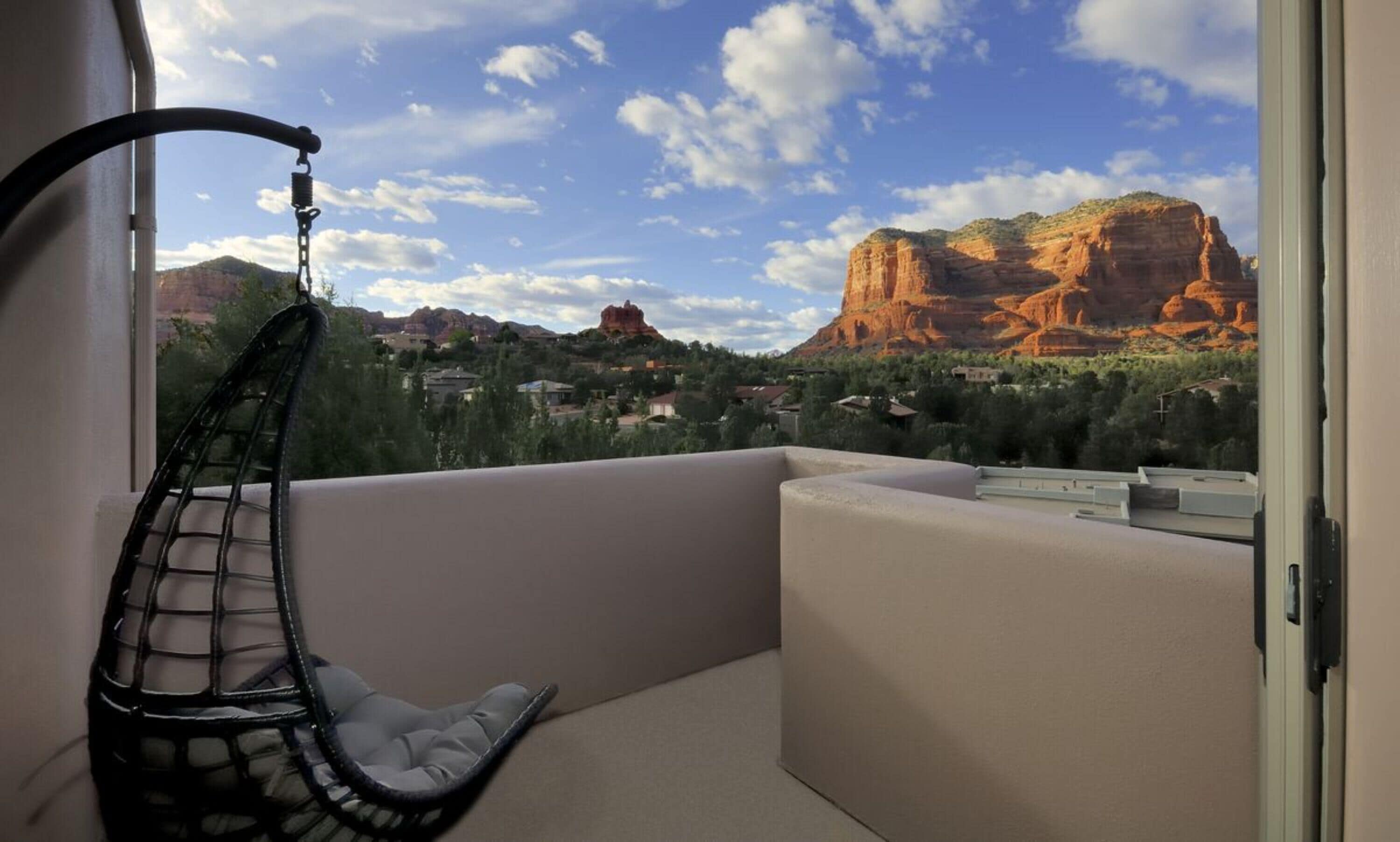 House, 4 Bedrooms | Balcony