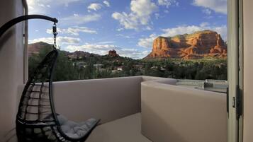 House, 4 Bedrooms | Balcony