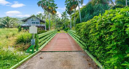 STEPS FROM STUNNING MOLOAA BAY